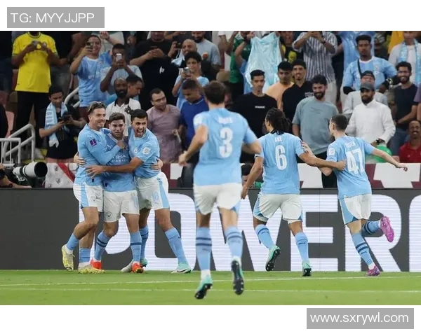 品味足球巨星的独特魅力与场内外风采解析