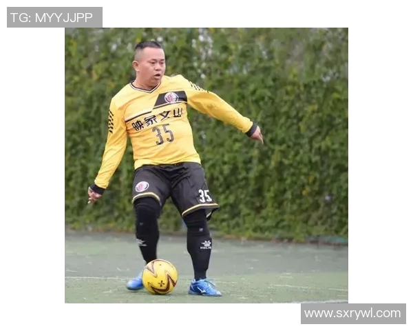 幸运星足球新星杨巍锋崭露头角助力球队突破重围