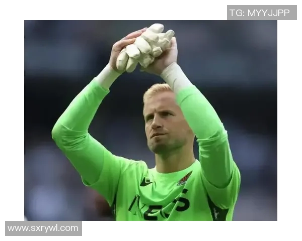 足球守门员球星精彩瞬间:顶尖守护神的专属头像集锦 足球守门员球星精彩瞬间:顶尖守护神的专属头像集锦